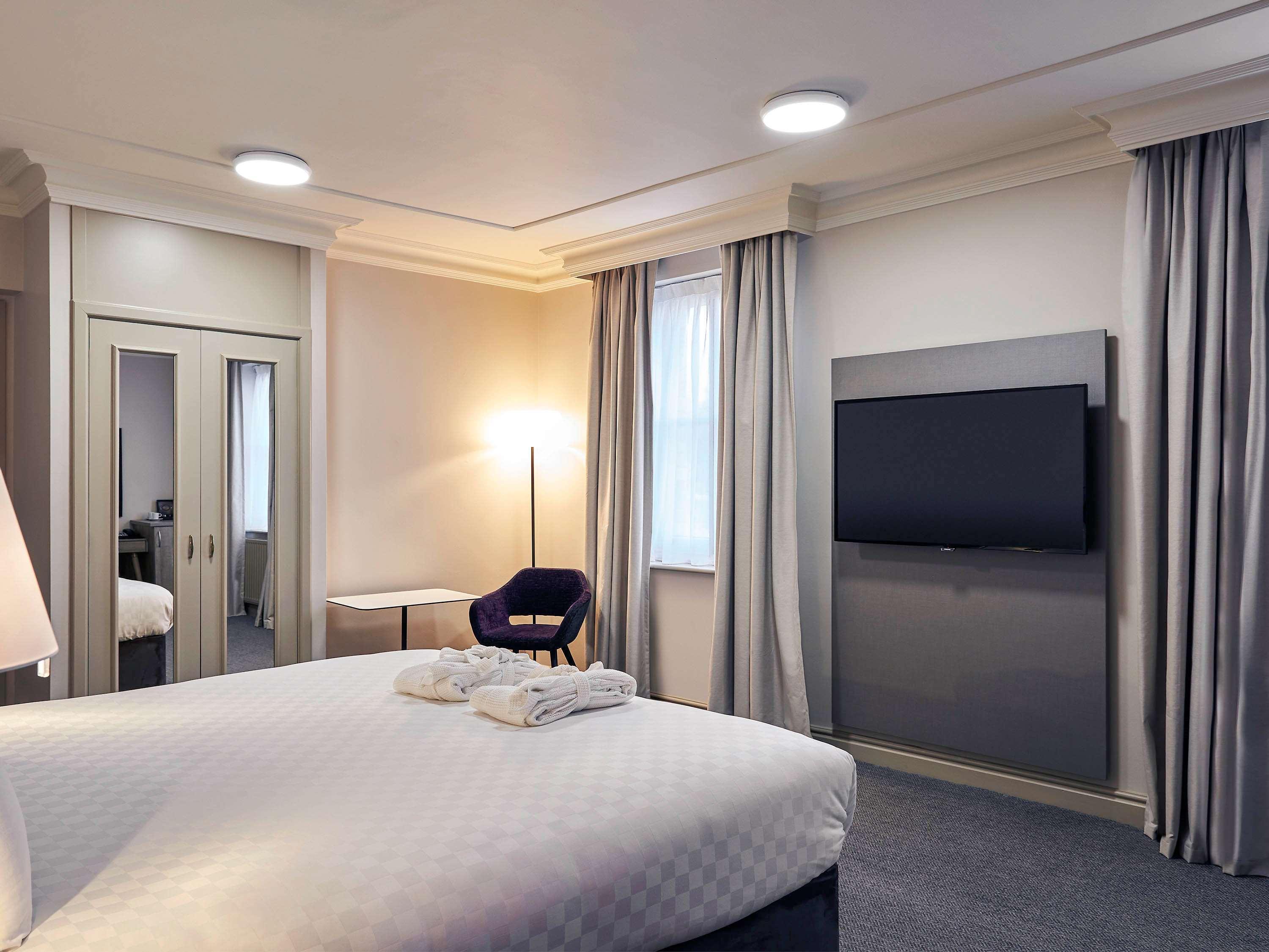 Exeter Rougemont Hotel By Sunday Ngoại thất bức ảnh